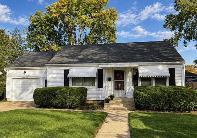 Single family home for sale at 1120 Charles St, Ottawa, IL 61350 | MLS# 12789924