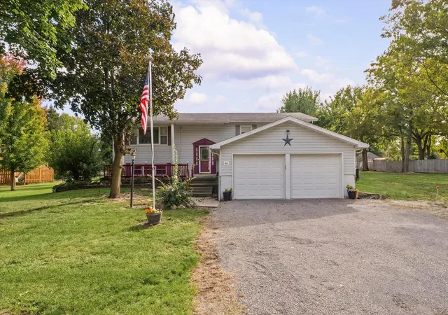 Photo 1 of Single family home for sale at 411 E Beech St, Chatsworth, IL 60921 | MLS# 12789930 | Listing updated on 2026-10-29