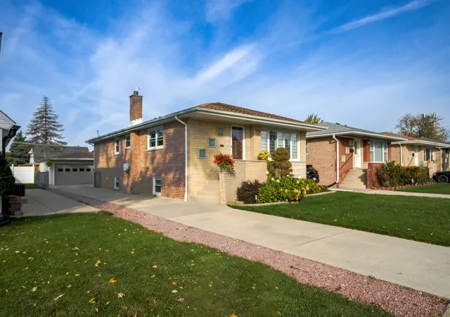 Photo 1 of Single family home for sale at 7932 Melvina Ave, Burbank, IL 60459 | MLS# 12789932 | Listing updated on 2026-10-28