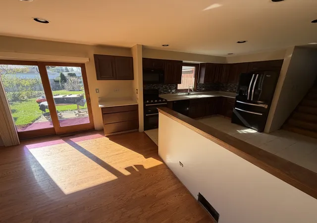 Photo 4 of Single family home for sale at 7925 W 101st Street, Palos Hills, IL 60465 | MLS# 12789951 | Listing updated on 2026-10-22