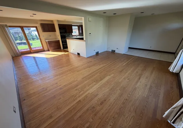 Photo 3 of Single family home for sale at 7925 W 101st Street, Palos Hills, IL 60465 | MLS# 12789951 | Listing updated on 2026-10-22
