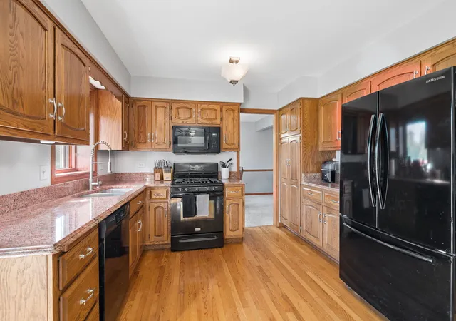 Photo 3 of Single family home for sale at 24251 S Harvest Hills Rd, Frankfort, IL 60423 | MLS# 12789958 | Listing updated on 2026-10-22