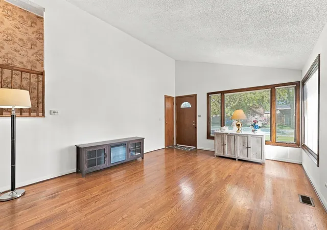 Photo 4 of Single family home for sale at 739 W Terrace St, Villa Park, IL 60181 | MLS# 12789963 | Listing updated on 2026-10-23