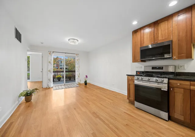 Photo 3 of Condo for sale at 2036 N Larrabee St #8202, Chicago, IL 60614 | MLS# 12789965 | Listing updated on 2026-10-29