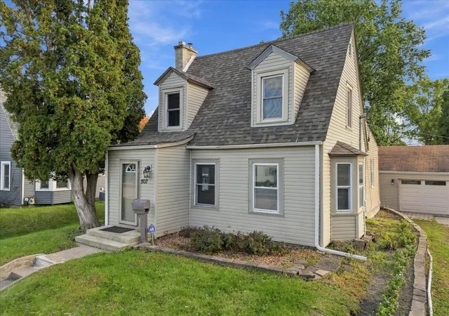 Photo 2 of Single family home for sale at 507 W 13th Street, Sterling, IL 61081 | MLS# 12789966 | Listing updated on 2026-10-27