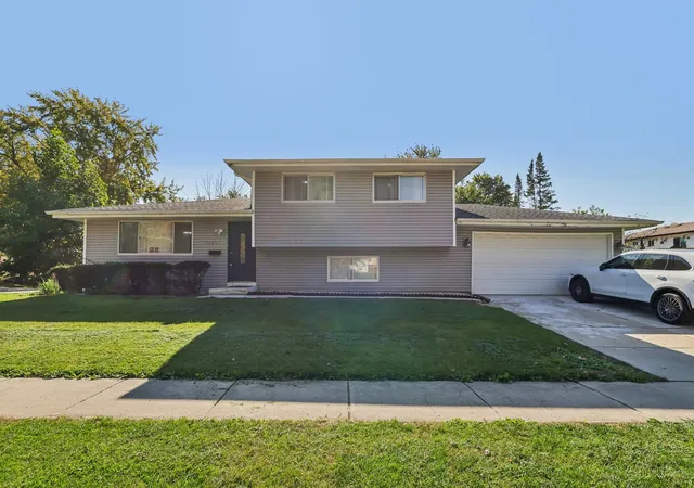 Photo 1 of Single family home for sale at 2261 Poplar Ave, Hanover Park, IL 60133 | MLS# 12789969 | Listing updated on 2026-10-28