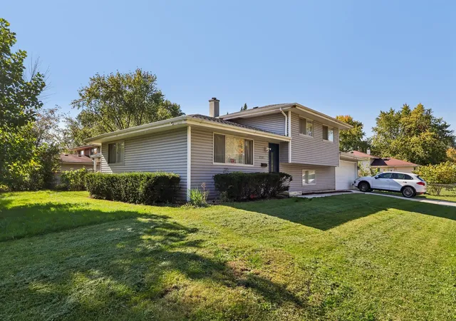 Photo 1 of Single family home for sale at 2261 Poplar Ave, Hanover Park, IL 60133 | MLS# 12789969 | Listing updated on 2026-10-28
