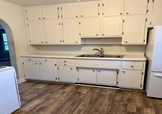 Photo 1 of Single family home for sale at 544 S Gladstone Ave, Aurora, IL 60506 | MLS# 12789979 | Listing updated on 2026-10-29