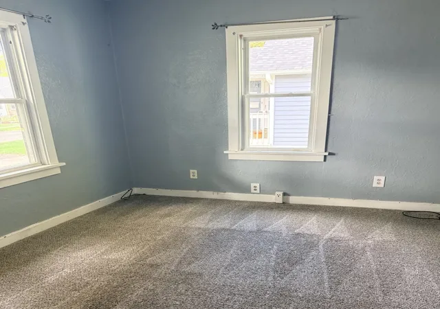 Photo 3 of Single family home for sale at 544 S Gladstone Ave, Aurora, IL 60506 | MLS# 12789979 | Listing updated on 2026-10-29
