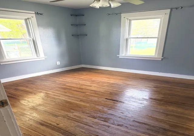 Photo 4 of Single family home for sale at 544 S Gladstone Ave, Aurora, IL 60506 | MLS# 12789979 | Listing updated on 2026-10-29