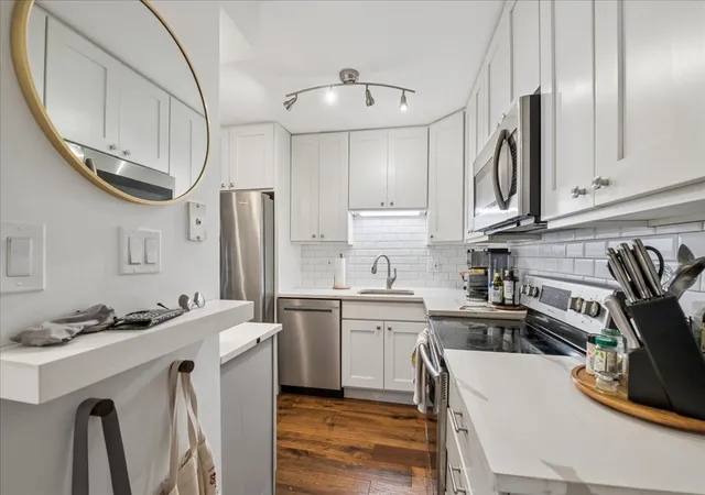 Photo 2 of Condo for sale at 450 W Briar Pl #11K, Chicago, IL 60657 | MLS# 12789990 | Listing updated on 2026-10-22