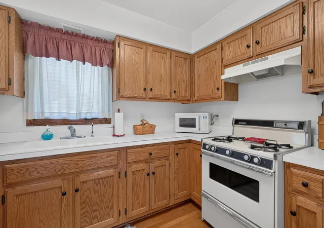 Photo 3 of Single family home for sale at 836 Thornberry Dr, Ottawa, IL 61350 | MLS# 12789996 | Listing updated on 2026-10-22