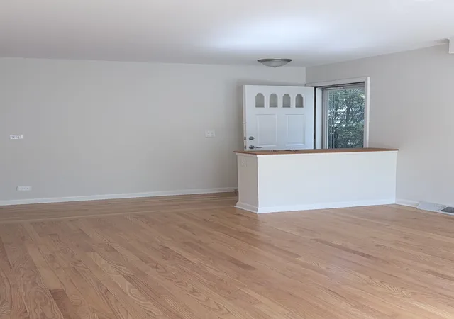 Photo 4 of Single family home for sale at 1751 Clavey Rd, Highland Park, IL 60035 | MLS# 12790006 | Listing updated on 2026-10-22