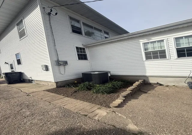Photo 3 of House for sale at 920 11th Avenue, Clinton, IA 52732 | MLS# 12790021 | Listing updated on 2026-10-20