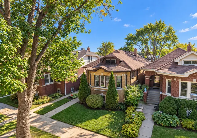 Photo 1 of Single family home for sale at 5535 W Pensacola Ave, Chicago, IL 60641 | MLS# 12790023 | Listing updated on 2026-10-22