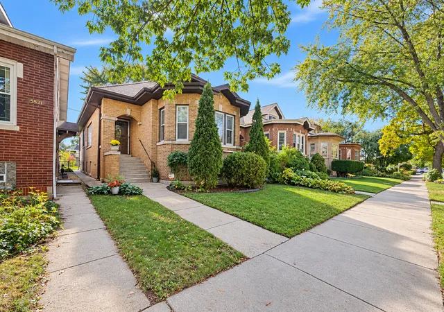 Photo 2 of Single family home for sale at 5535 W Pensacola Ave, Chicago, IL 60641 | MLS# 12790023 | Listing updated on 2026-10-22