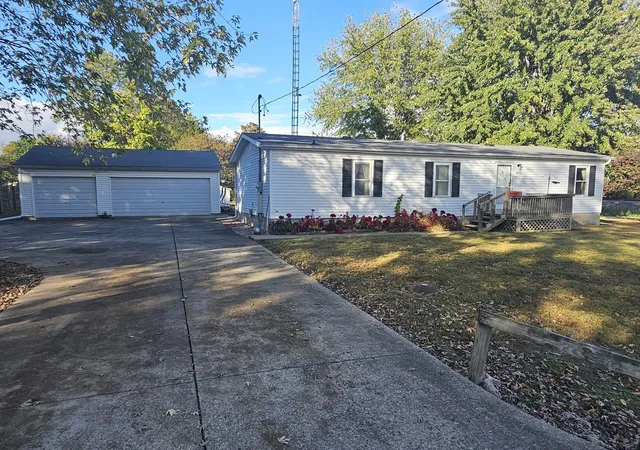 Photo 1 of Single family home for sale at 130 W 5th Street, Bonnie, IL 62816 | MLS# 12790025 | Listing updated on 2026-10-22