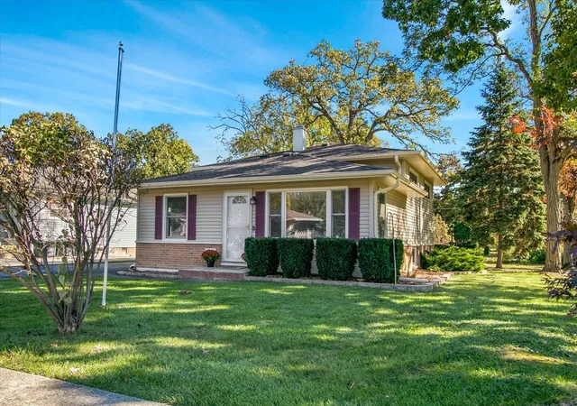 Photo 1 of Single family home for sale at 745 Geddes Ave, Winthrop Harbor, IL 60096 | MLS# 12790028 | Listing updated on 2026-10-22