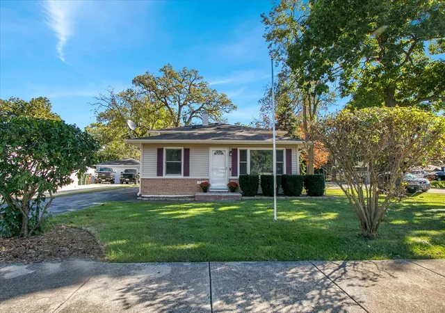 Photo 2 of Single family home for sale at 745 Geddes Ave, Winthrop Harbor, IL 60096 | MLS# 12790028 | Listing updated on 2026-10-22