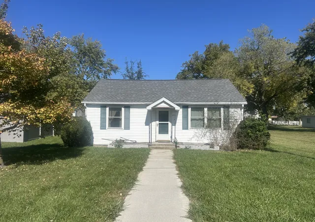 Photo 2 of Single family home for sale at 210 E Benham St, Tolono, IL 61880 | MLS# 12790029 | Listing updated on 2026-10-22