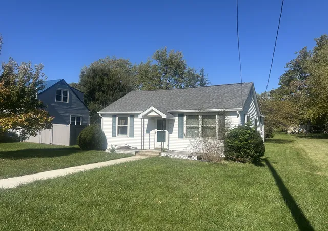 Photo 3 of Single family home for sale at 210 E Benham St, Tolono, IL 61880 | MLS# 12790029 | Listing updated on 2026-10-22
