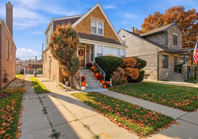 Photo 2 of Single family home for sale at 5434 S Neenah Ave, Chicago, IL 60638 | MLS# 12790035 | Listing updated on 2026-10-20