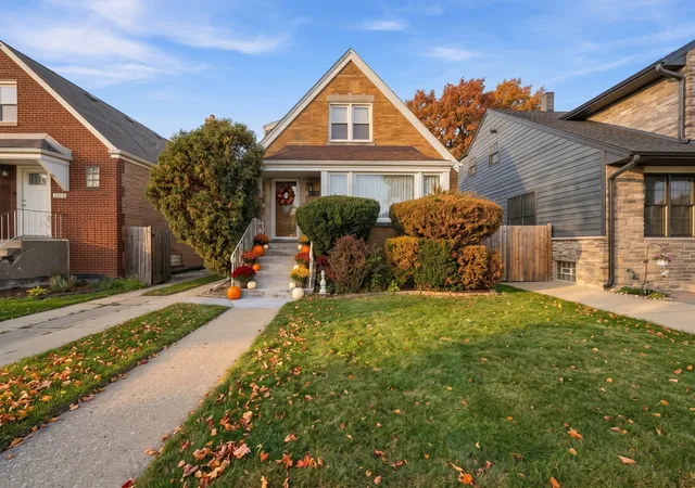 Photo 3 of Single family home for sale at 5434 S Neenah Ave, Chicago, IL 60638 | MLS# 12790035 | Listing updated on 2026-10-20