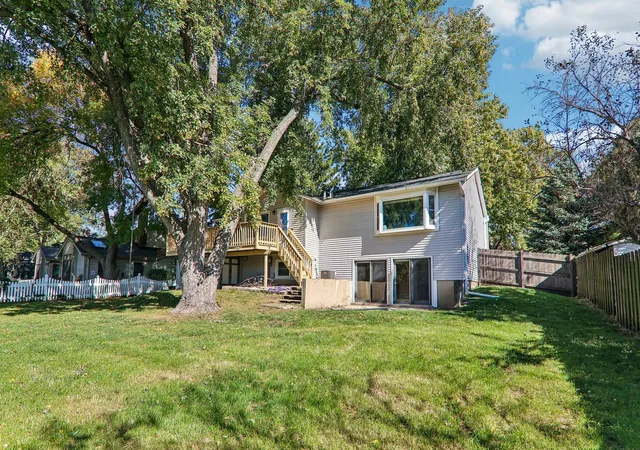 Photo 4 of Single family home for sale at 4532 Black Partridge Ln, Lisle, IL 60532 | MLS# 12790046 | Listing updated on 2026-10-22