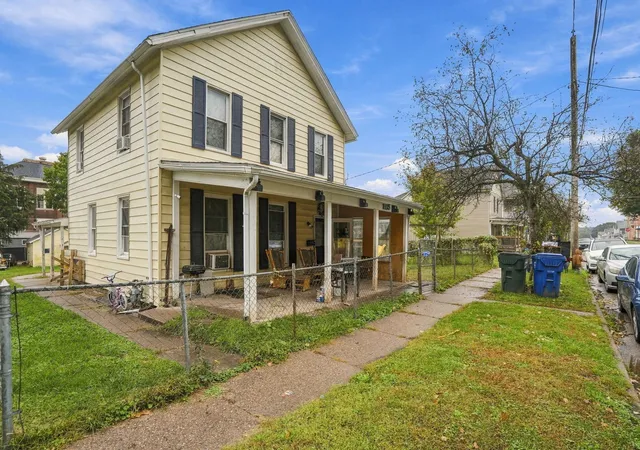 Photo 2 of Single family home for sale at 1115 W 7th Street, Davenport, IA 52802 | MLS# 12790050 | Listing updated on 2026-10-21