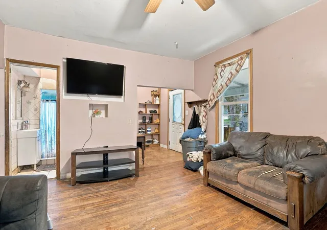 Photo 3 of Single family home for sale at 1115 W 7th Street, Davenport, IA 52802 | MLS# 12790050 | Listing updated on 2026-10-21