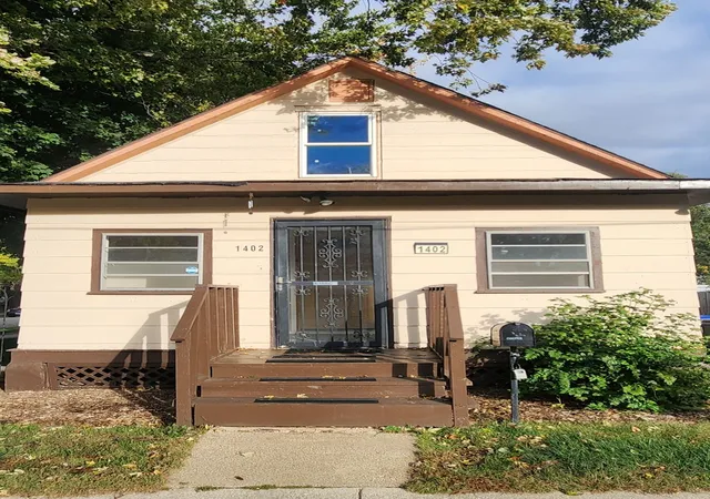 Single family home for sale at 1402 S Wright St, Bloomington, IL 61705 | MLS# 12790051