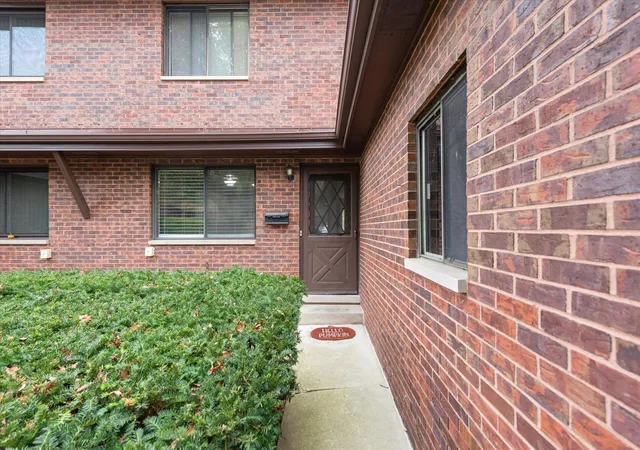 Photo 2 of Townhouse for sale at 1151 Geneva Ln, Lake Zurich, IL 60047 | MLS# 12790061 | Listing updated on 2026-10-28