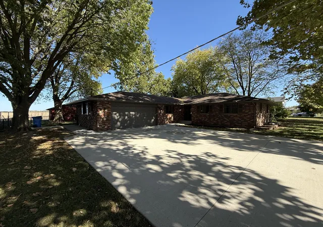 Photo 1 of Single family home for sale at 60 Oak St, South Wilmington, IL 60474 | MLS# 12790064 | Listing updated on 2026-10-22
