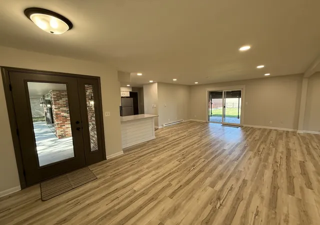 Photo 3 of Single family home for sale at 60 Oak St, South Wilmington, IL 60474 | MLS# 12790064 | Listing updated on 2026-10-22