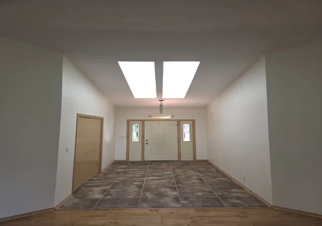 Photo 3 of Single family home for sale at 5310 Regents Park Rd, Rockford, IL 61107 | MLS# 12790068 | Listing updated on 2026-10-22