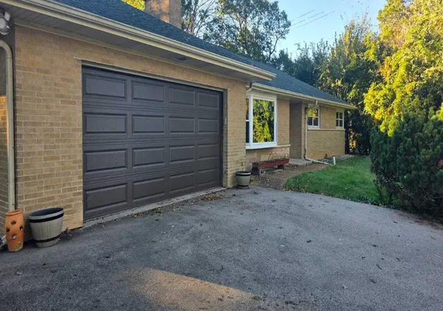 Photo 1 of Single family home for sale at 141 County Line Rd, Barrington, IL 60010 | MLS# 12790073 | Listing updated on 2026-10-23