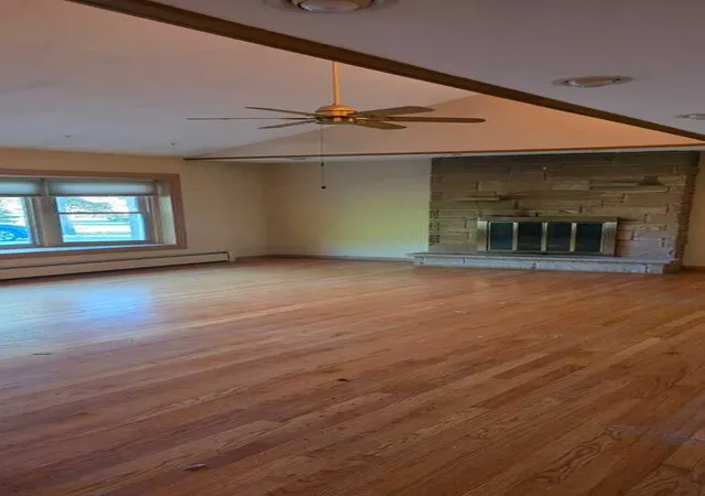 Photo 3 of Single family home for sale at 141 County Line Rd, Barrington, IL 60010 | MLS# 12790073 | Listing updated on 2026-10-23