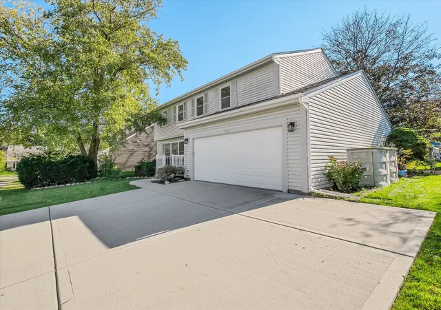 Photo 3 of Single family home for sale at 720 Kingsbridge Way, Buffalo Grove, IL 60089 | MLS# 12790078 | Listing updated on 2026-10-22