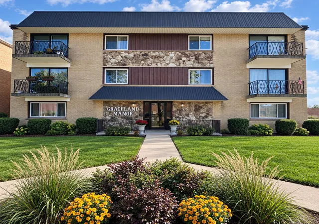 Photo 1 of Condo for sale at 915 Graceland Ave #1C, Des Plaines, IL 60016 | MLS# 12790100 | Listing updated on 2026-10-22