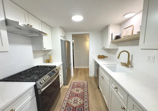 Photo 3 of Condo for sale at 915 Graceland Ave #1C, Des Plaines, IL 60016 | MLS# 12790100 | Listing updated on 2026-10-22