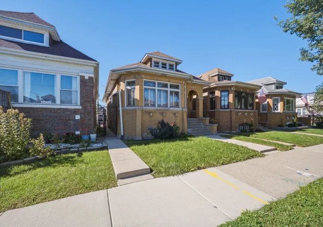 Photo 2 of Single family home for sale at 5628 S Sacramento Ave, Chicago, IL 60629 | MLS# 12790102 | Listing updated on 2026-10-21