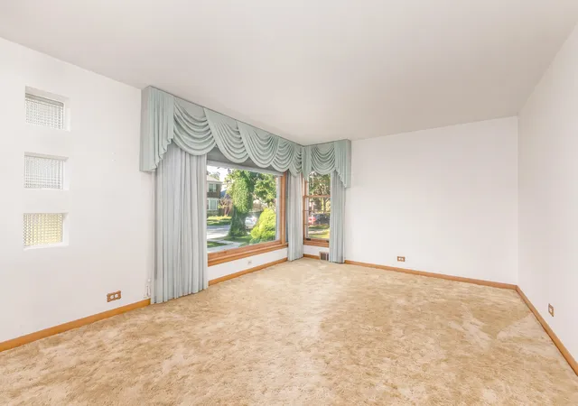 Photo 2 of Single family home for sale at 6519 N Oliphant Ave, Chicago, IL 60631 | MLS# 12790125 | Listing updated on 2026-10-22