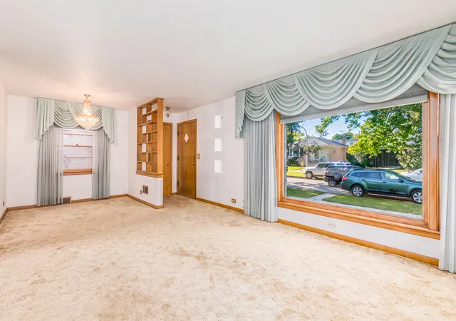 Photo 4 of Single family home for sale at 6519 N Oliphant Ave, Chicago, IL 60631 | MLS# 12790125 | Listing updated on 2026-10-22