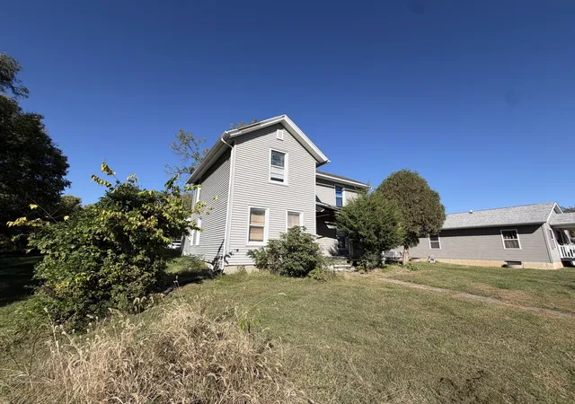 Photo 3 of Single family home for sale at 510 W 11th Street, Davenport, IA 52803 | MLS# 12790136 | Listing updated on 2026-10-27