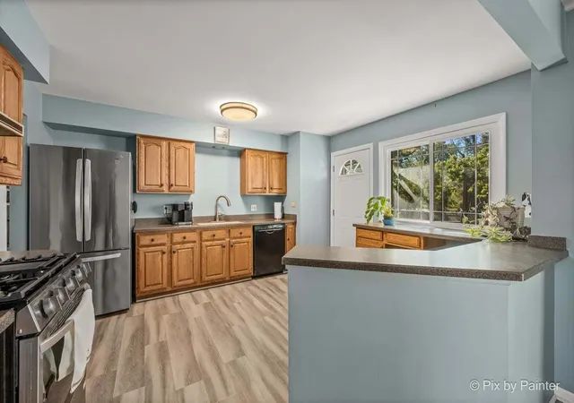 Photo 4 of Single family home for sale at 418 N Regal Ct, Addison, IL 60101 | MLS# 12790140 | Listing updated on 2026-10-28
