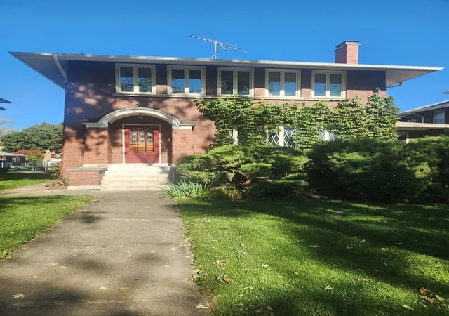 Photo 2 of Single family home for sale at 817 Buell Ave, Joliet, IL 60435 | MLS# 12790144 | Listing updated on 2026-10-21