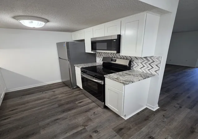 Listing Photo 4 - Condo for sale in building located at 7315 Tiffany Dr, Orland Park, IL 60462 - Unit #1A