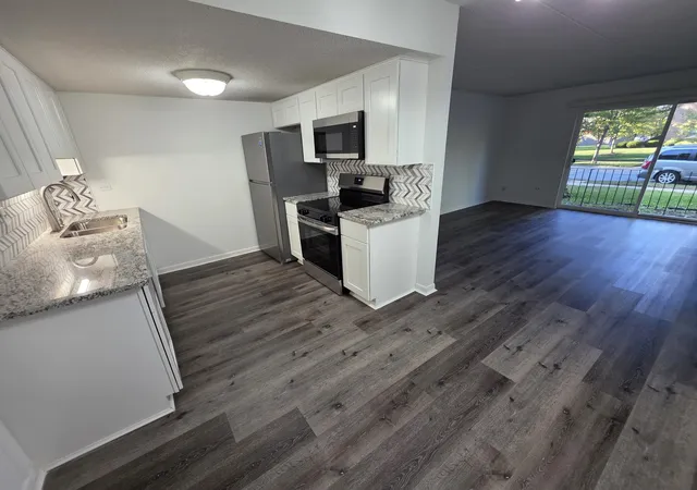 Listing Photo 5 - Condo for sale in building located at 7315 Tiffany Dr, Orland Park, IL 60462 - Unit #1A