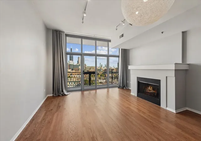 Photo 3 of Condo for sale at 1201 W Adams St #904, Chicago, IL 60607 | MLS# 12790164 | Listing updated on 2026-10-22