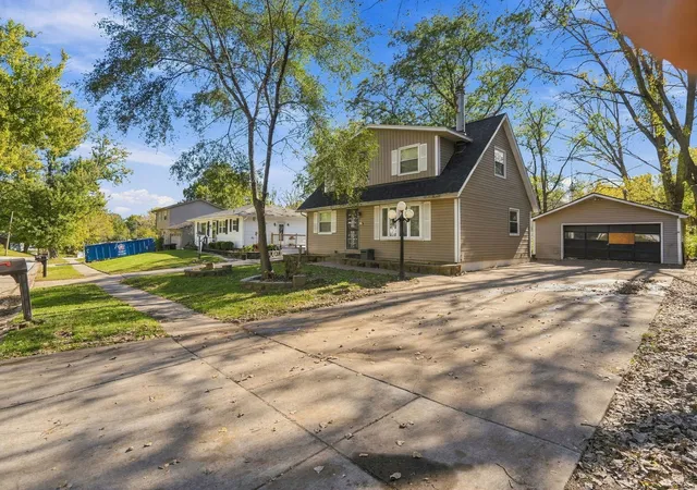 Photo 3 of Single family home for sale at 1010 83rd Avenue W, Rock Island, IL 61201 | MLS# 12790181 | Listing updated on 2026-10-21
